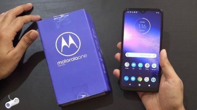 How to connect Motorola One Macro to TV